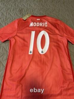 Adidas Real Madrid Luka Modric #10 Red Soccer Jersey Size L BNWT