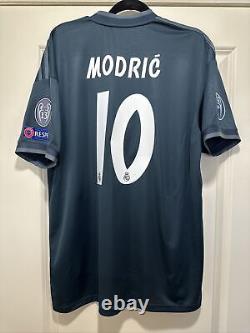 Luka Modric #10 Mens XL Real Madrid Away Champions League Jersey
