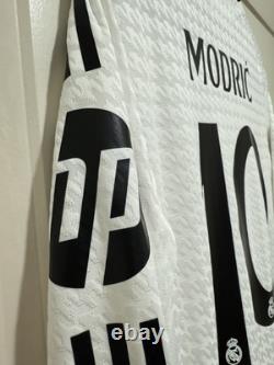Modric #10 Men's MEDIUM Adidas Real Madrid Home Authentic Jersey LS
