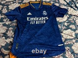 Real Madrid 21/22 Away Men's Soccer Jersey Size M HEAT. RDY (Authentic)