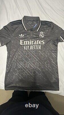 Real Madrid 24/25 Third Kit Valverde #15 Large