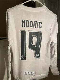 Real Madrid Authentic Home Jersey 2015-2016 Luka Modric #19