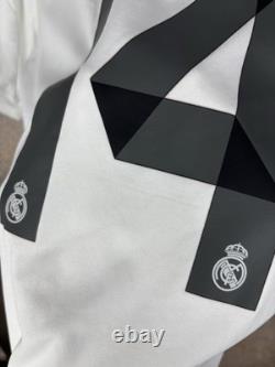 Real Madrid Chicharito #14 Jersey 2014-15 Season Adidas Football Shirt Size M