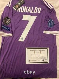 Real Madrid Jersey CR7 Champions 2016/17/18 Team Autographs With COA new Tags