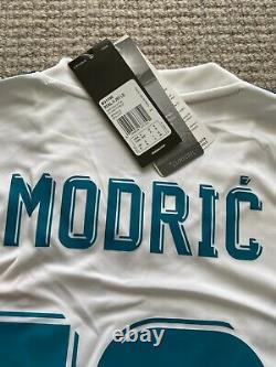 Real Madrid Long Sleeve Modric 2017-2018 Home Jersey Size Small. Cwc/ucl Patches