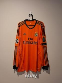 Real Madrid Third Away L/S Shirt Jersey 2013/2014 No. 19 Modric XL Real Madrid Third Away L/S Shirt Jersey 2013/2014 No. 19 Modric XL
