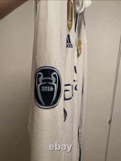 Real madrid 2016/17 jersey Size L