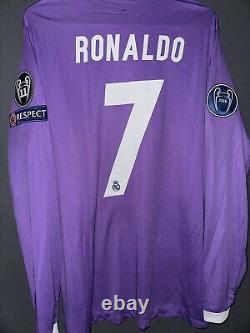 Ronaldo #7 Real Madrid 16/17 Champions League Final Long Sleeve Jersey Size L