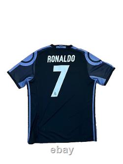 Ronaldo Real Madrid Jersey Size Large Mint Condition Barely Worn Authentic