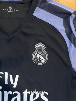 Ronaldo Real Madrid Jersey Size Large Mint Condition Barely Worn Authentic