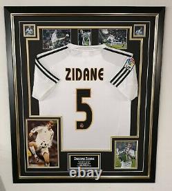 ZINEDINE ZIDANE of Real Madrid Signed Photo with Shirt Jersey Autographed